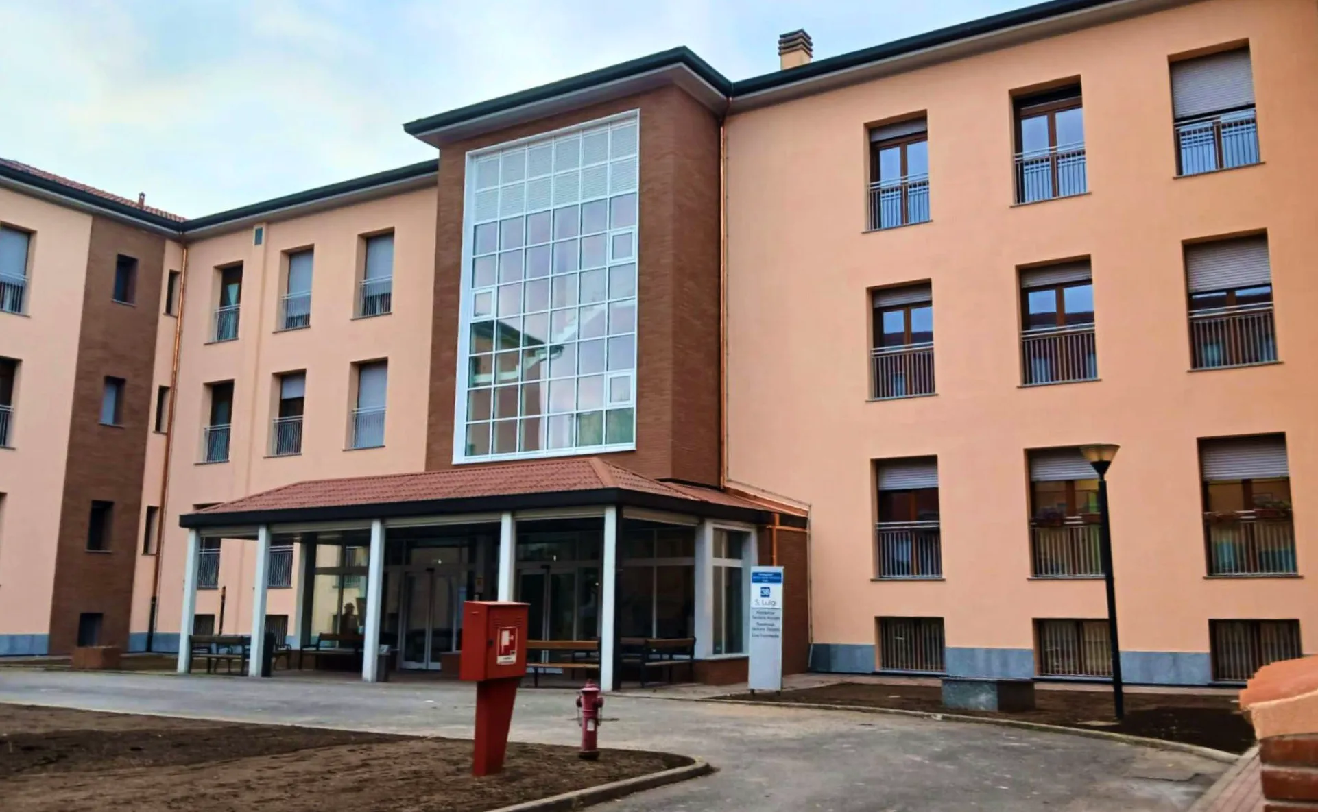 Facciata della RSA Sacra Famiglia di Cesano Boscone in seguito alla ristrutturazione